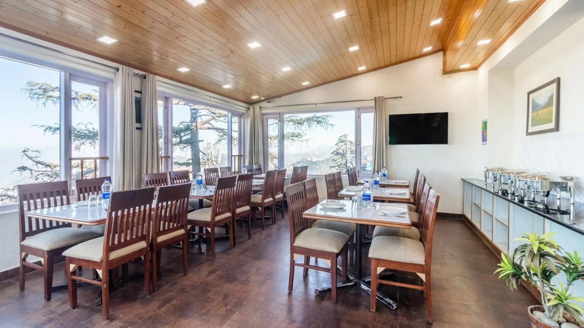 *** Hotel Treebo Maharaja, Near Mall Road Shimla India